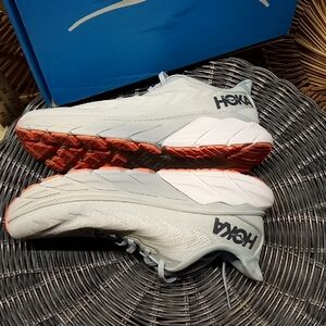 Hoka One One Arahi 6  Size 10